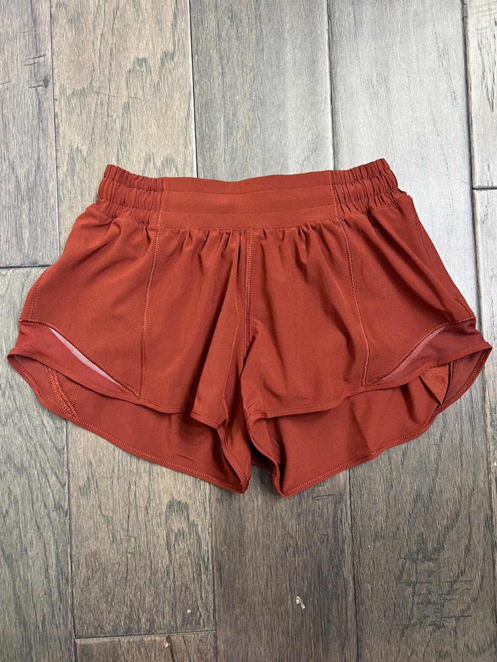 Lululemon NWOT Hotty Hot Low-Rise Lined Short 2.5" Cranberry Charm